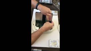 Comment mettre 4 disques durs dans la FREEBOX DELTA [upl. by Koh122]