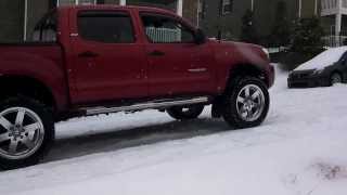 4WD vs 2WD in the snow with Toyota Tacoma [upl. by Treblihp]