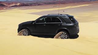 Mercedes GLE 450 4Matic bouncing itself out of sand [upl. by Aikam537]