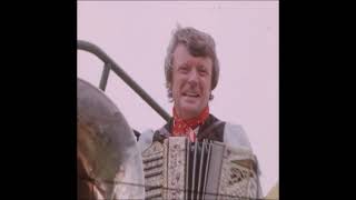 quotThe Combine Harvesterquot  The Wurzels ORIGINAL PROMO FILM [upl. by Nerine211]